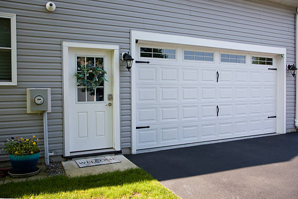 24/7 Emergency Garage Door Panel Replacement experts in Valley Falls, KS